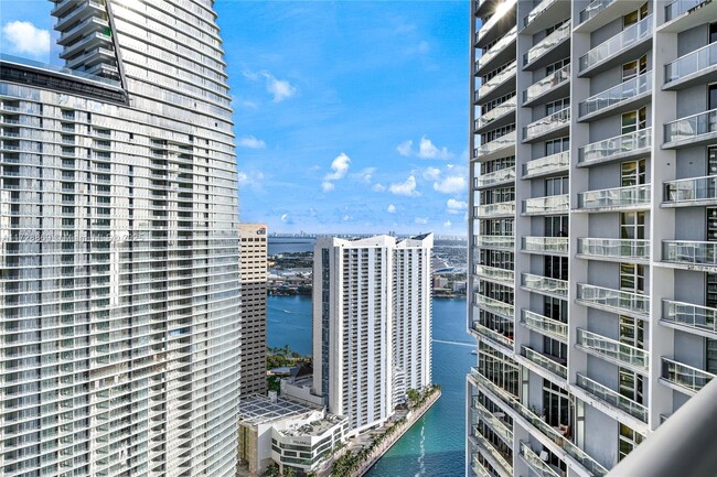 Building Photo - 475 Brickell Ave