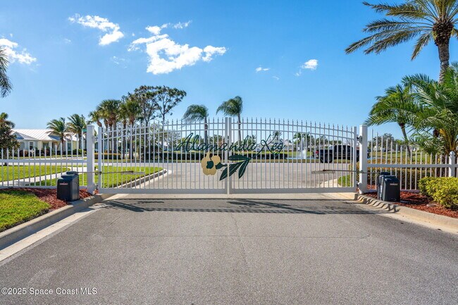 Building Photo - 3720 Alamanda Key Dr