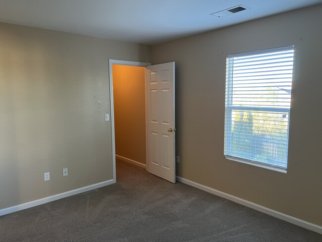 Building Photo - 8870 Sunset Breeze Dr