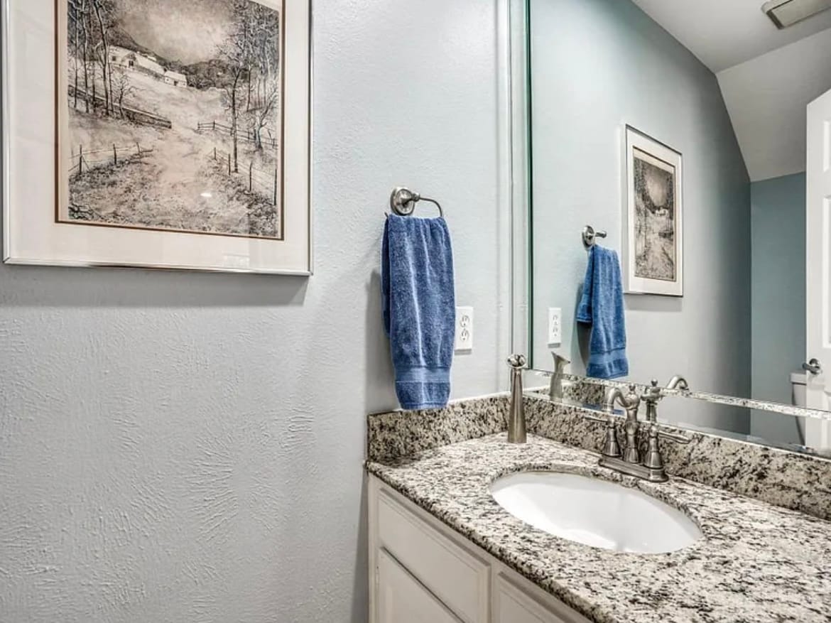 Powder Room - 5734 Remington Park Sq