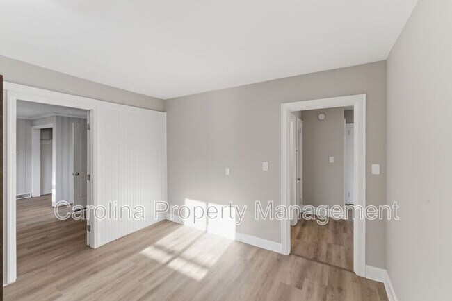 Building Photo - 2405 Greenland Ave