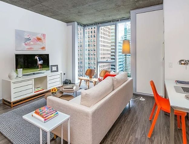 Building Photo - 215 W Lake St