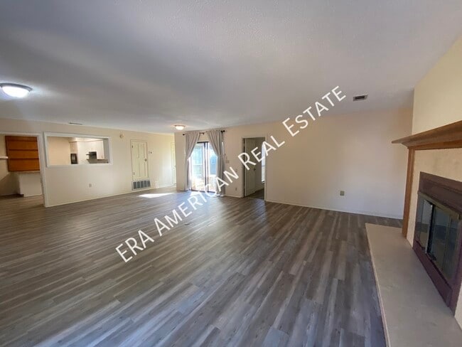 Building Photo - 925 Holbrook Cir