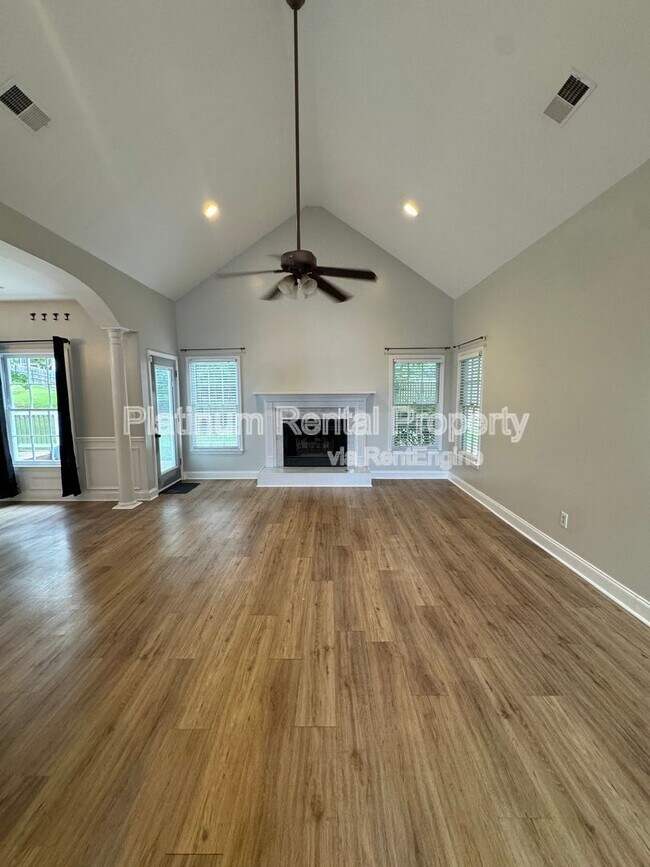 Building Photo - 1702 Stonegate Way SW