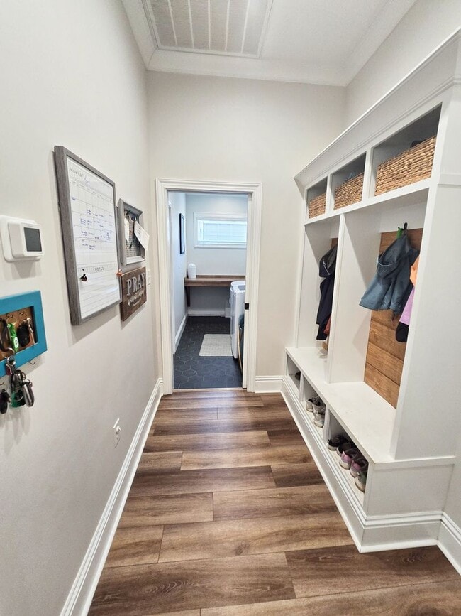 Building Photo - Spacious 4BR/3BA Home with Open Floor Plan, Screened Porch & Fenced Backyard