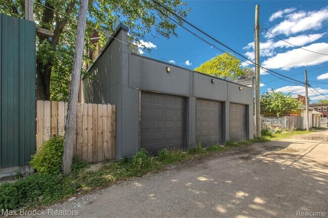 Building Photo - 4530 Commonwealth St