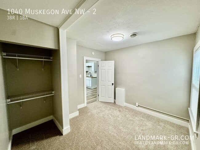 Building Photo - AVAIL NOW!! Newly renovated upper 3 bed / ...