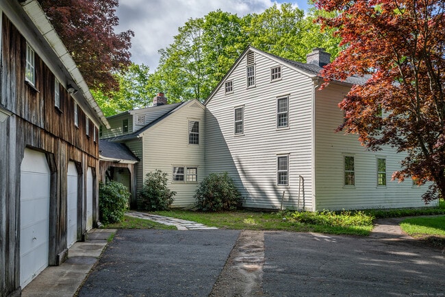 Building Photo - 8 Southbury Rd