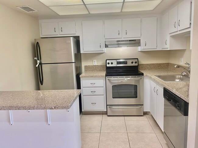 Building Photo - 4325 Oak Terrace Dr