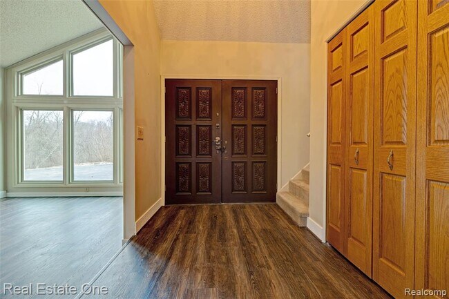 Building Photo - 5307 Metamora Rd