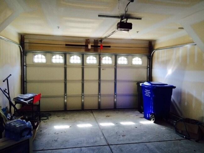 Building Photo - Lease-Takeover with Option for 12-month renewal!