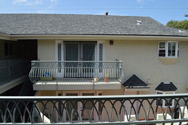 Building Photo - 1 Bedroom Condo in Mission Hills