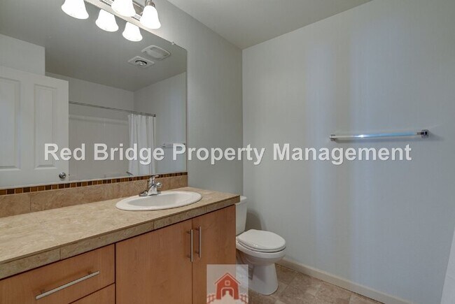 Building Photo - 10834 NE Holly St