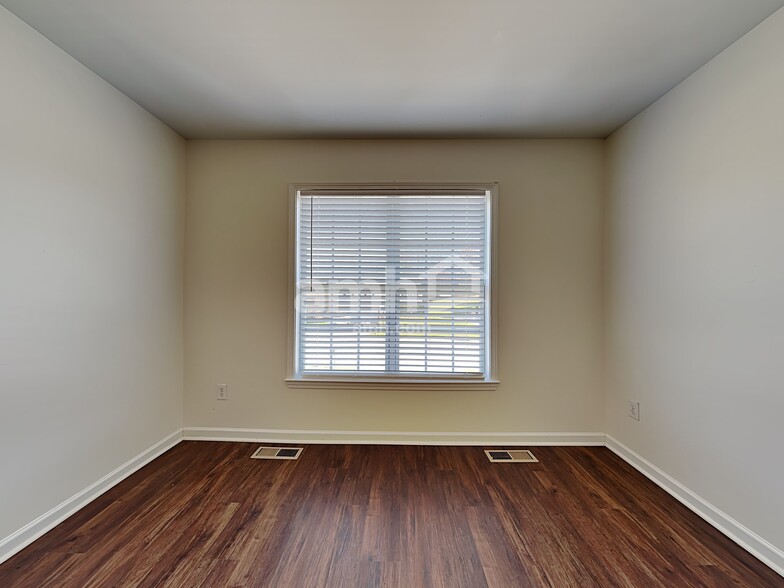 Building Photo - 521 Brummell Ln