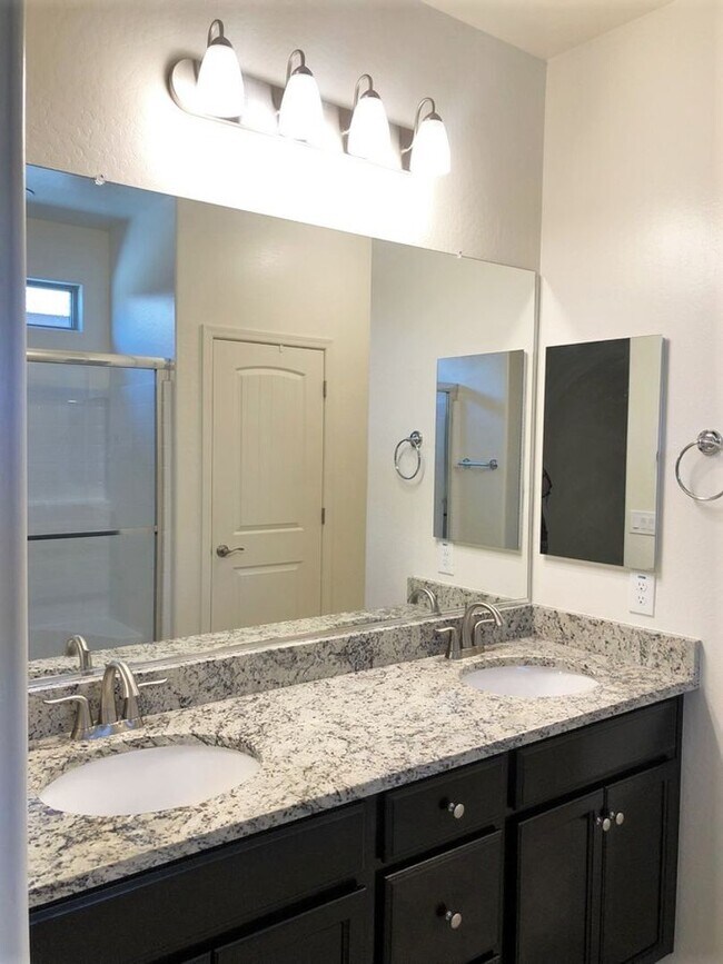 Building Photo - Coming Soon! Stunning 3 bed, 2 bath locate...