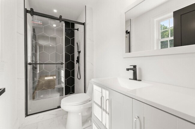 Building Photo - 576 Grove St