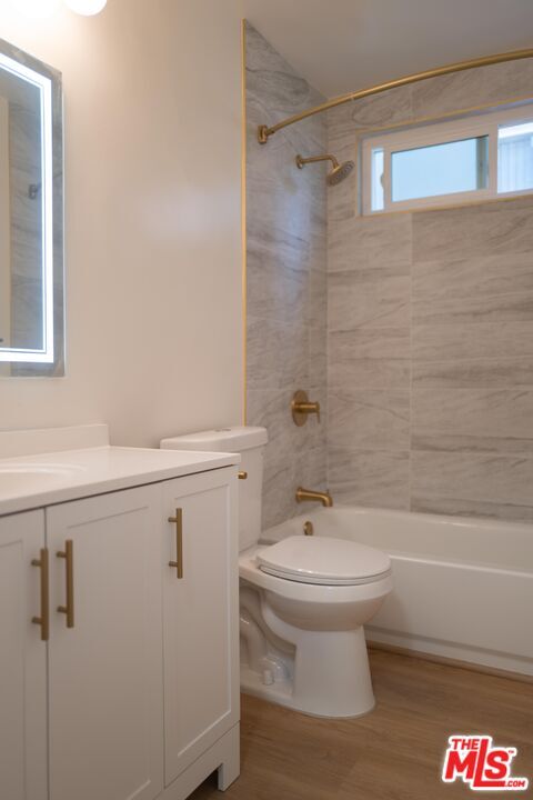 Building Photo - 860 S Kingsley Dr