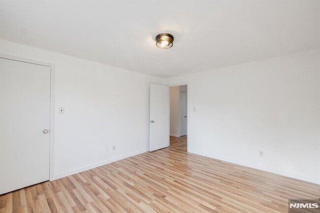 Building Photo - 25 Hastings Ave