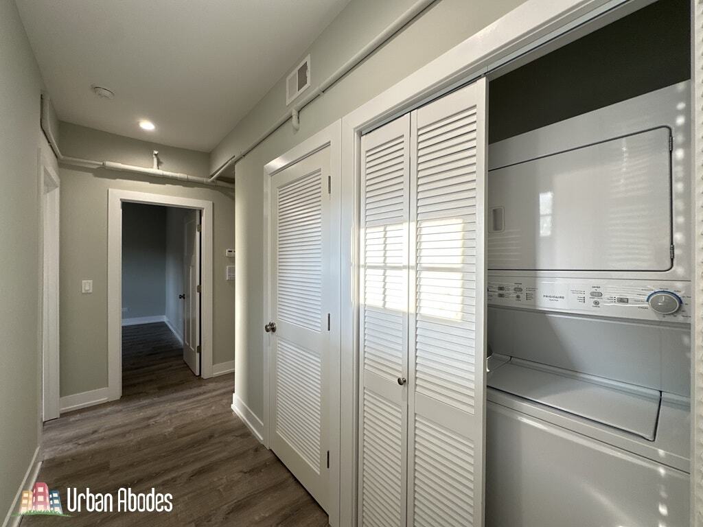 Building Photo - 1124 Maple Ave