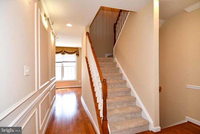 Building Photo - 589 Cedar Spring St
