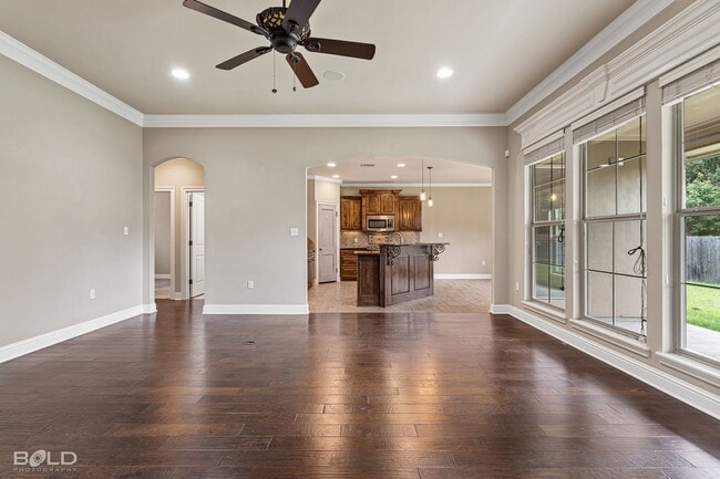Building Photo - Beautiful 3 bedrooms 2 bathrooms In South ...