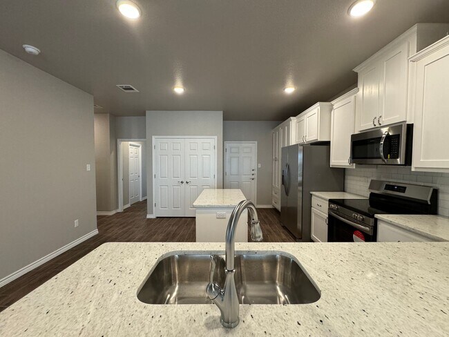 Building Photo - 5403 Rose Gdn Lp