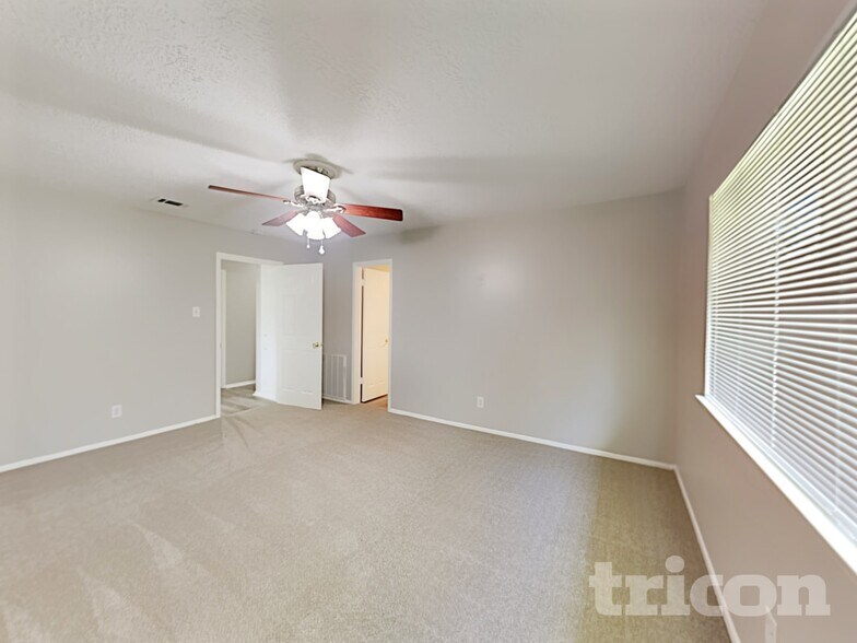 Building Photo - 1110 Poppets Way