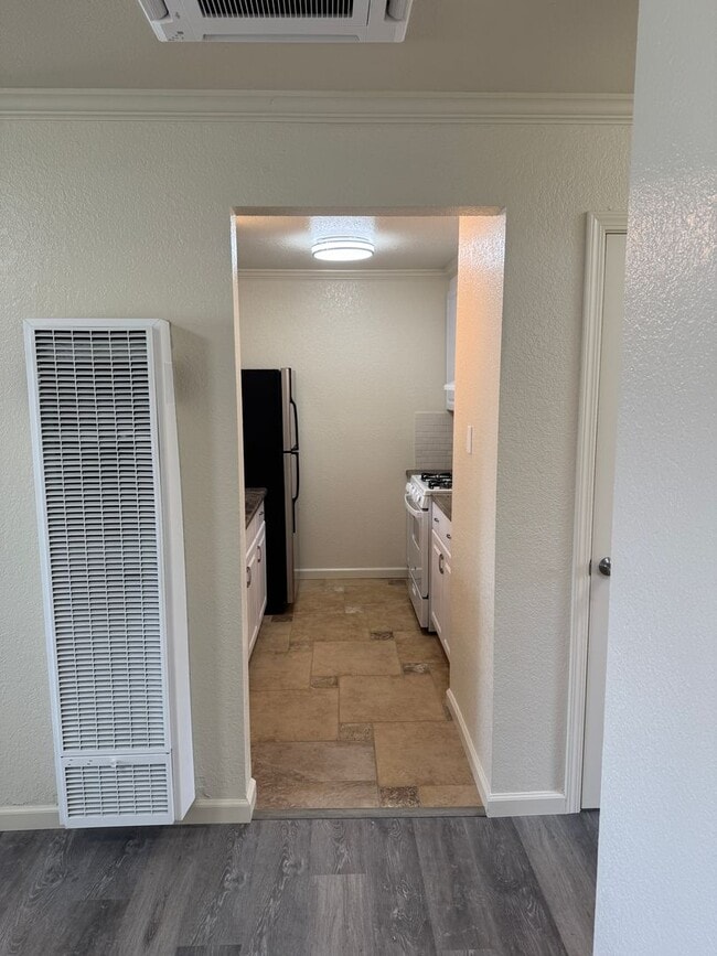 Building Photo - Single Level, Anderson Duplex near Shopping