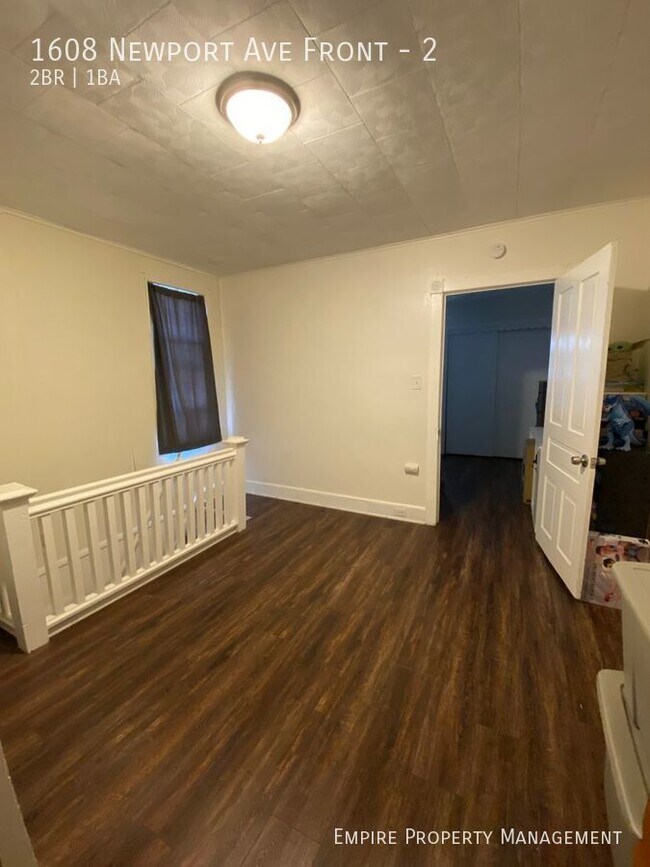 Building Photo - 1st and 2nd Floor: 2 Bedroom / 1 Bathroom ...