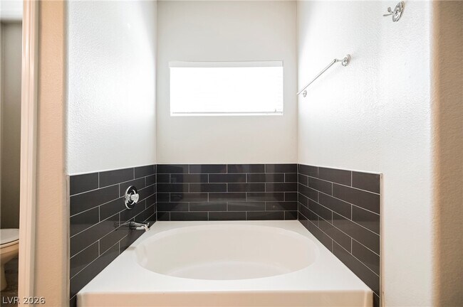 Building Photo - 490 Beaconwood St