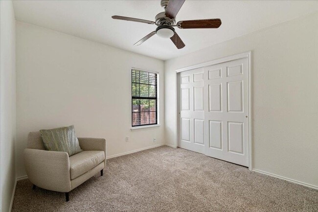 Building Photo - 708 Yosemite Trail