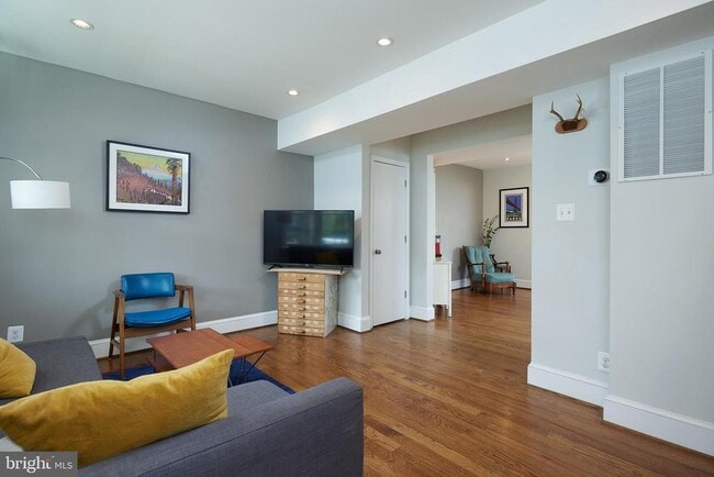 Building Photo - 421 Longfellow St NW