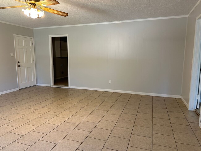 Building Photo - 422 Hardee Dr