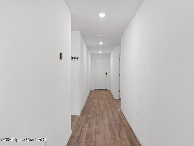 Building Photo - 496 Vanguard St SE