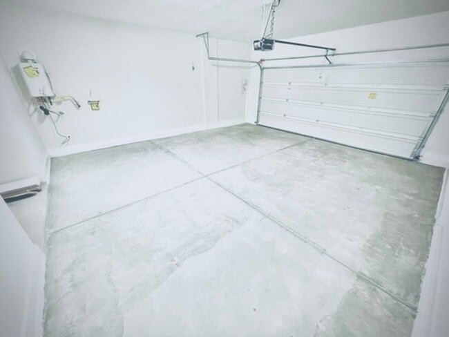 Building Photo - 72 Verde Rosa Dr