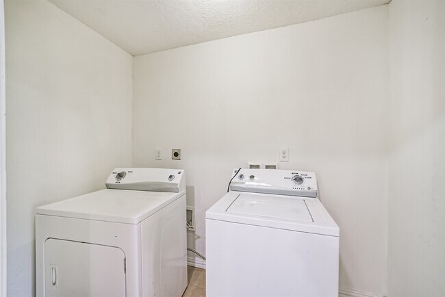 Building Photo - 1510 Tarley St