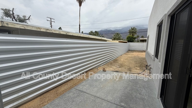 Building Photo - 517 S Mountain View Dr