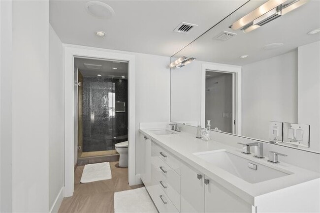 Building Photo - 800 SE 20th Ave