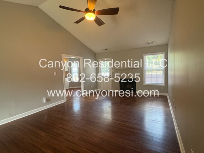 Building Photo - Spacious 3-Bedroom Home for Rent in Raeford