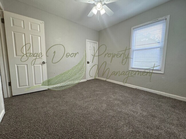 Building Photo - UPSTAIRS LOFT SPACE!!!