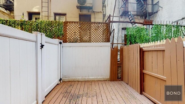 Primary Photo - 246 Mott St