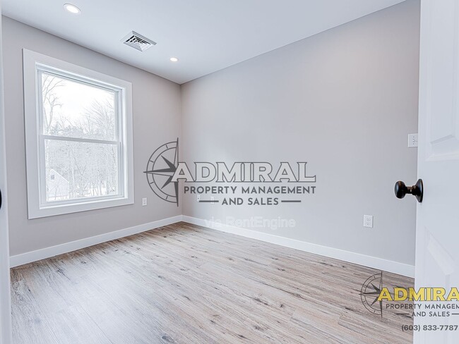 Building Photo - 3 Strafford Rd