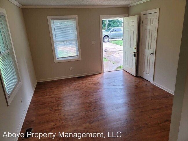 Building Photo - 3 br, 1 bath House - 695 Saxon Avenue