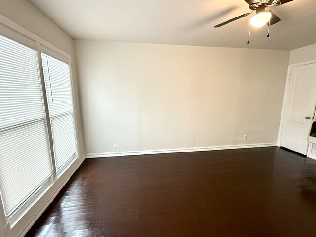 Building Photo - 33 8th Ave NW