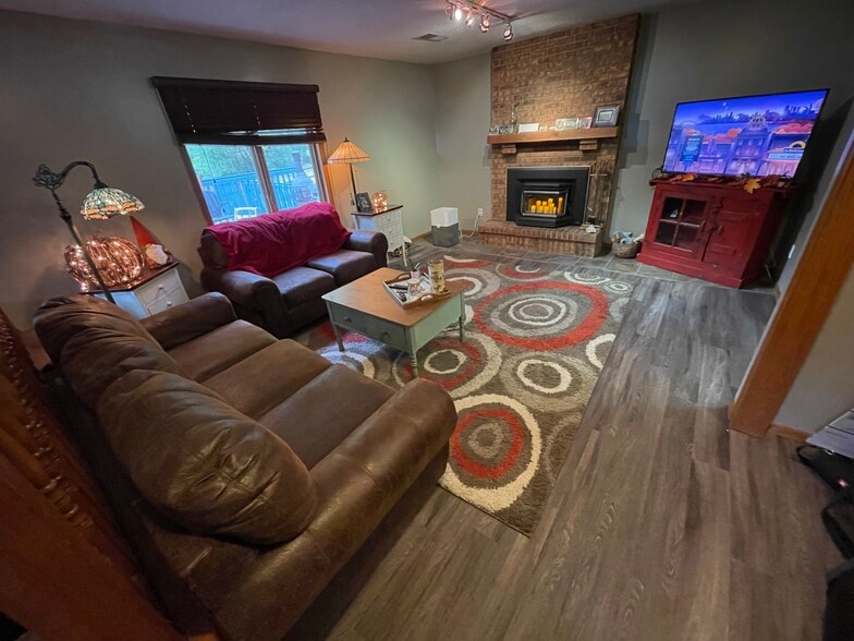 Building Photo - 5858 Red Cherry Ln