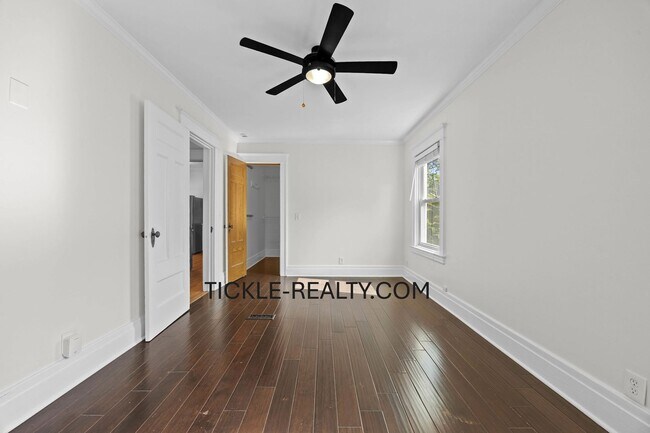 Building Photo - 15-17 Roosevelt St