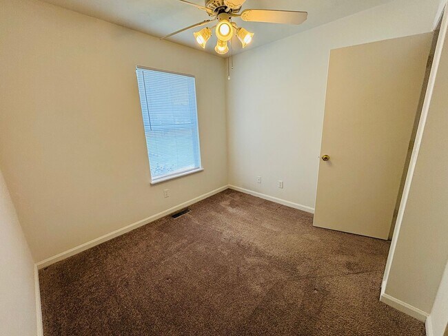 Building Photo - 317 Pheasant Run Ct