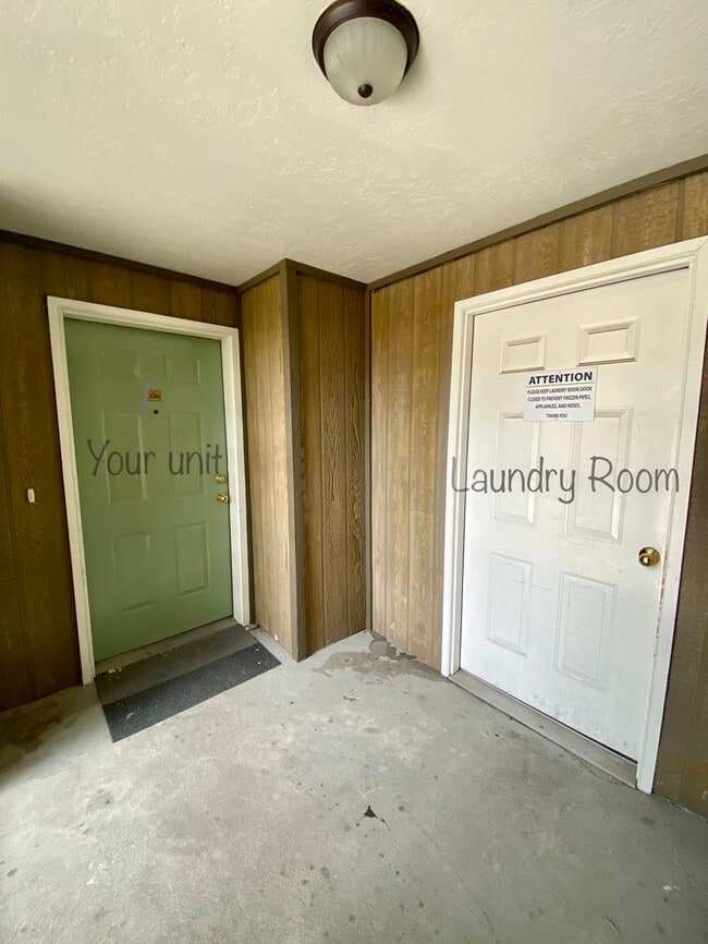Building Photo - PRIVATE ROOM AVAILABLE NOW