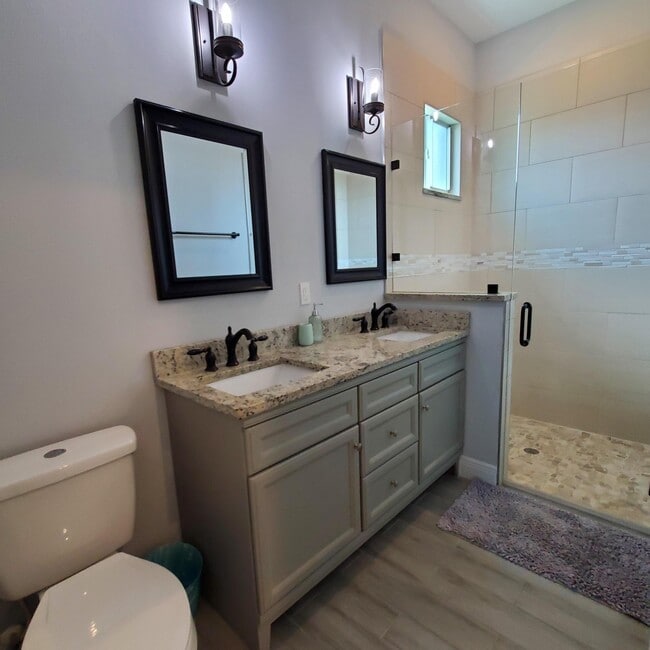 Building Photo - 2161 SE Sunflower St