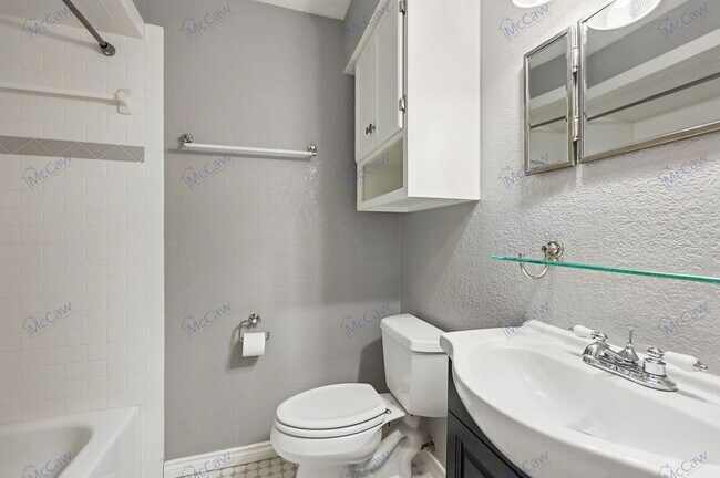 Building Photo - 1510 Raleigh Dr